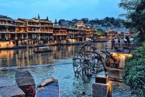 Máy đập nước ở Phượng Hoàng Cổ Trấn